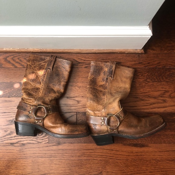 FRYE distressed buckle boots 7.5 - Picture 2 of 4